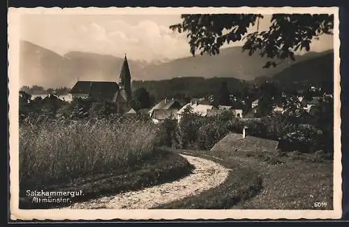 AK Altmünster /Salzkammergut, Ortsansicht vom Zugangsweg