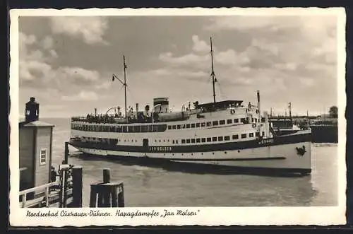 AK Cuxhaven-Dühnen, Hapagdampfer Jan Molsen am Hafen