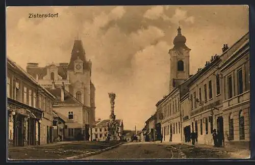 AK Zistersdorf, Strassenpartie am Gasthof zur goldenen Krone