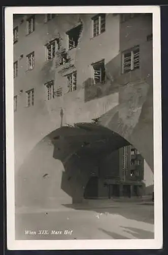 AK Wien, beschädigter Torbogen am Gemeindebau Marx Hof, Februarkämpfe 1934