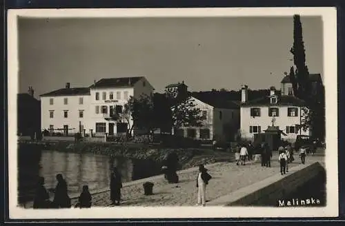 AK Malinska, Blick von der Brücke auf das Hotel Praha