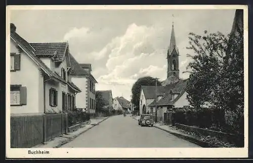 AK Buchheim, Strassenpartie mit parkendem Auto, Kirche