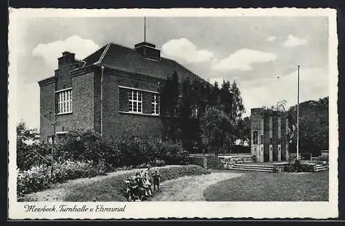 AK Meerbeck / Moers, Turnhalle und Ehrenmal, mit Kindergruppe