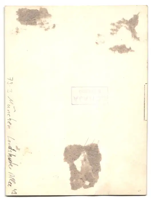 Fotografie Schaja, München, Ansicht München, Eingang zum Bergverlag Rudolf Rother in der Landshuter Allee 49, 1926 1