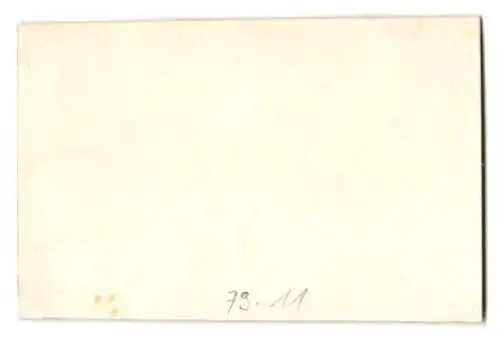Fotografie Essex Auto vor einem Wohnhaus, Kennzeichen IIU-4091