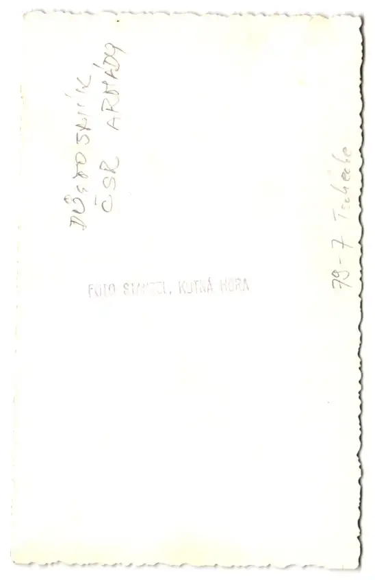 Fotografie Stanzel, Kutna Hora, tscheschischer Soldat in Uniform mit Bandschnallen 1