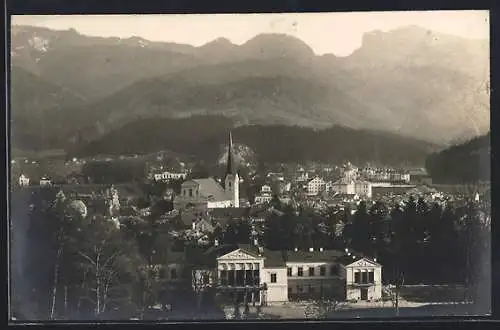 AK Bad Ischl, Ortsansicht, im Vordergrund die Kaiserliche Villa