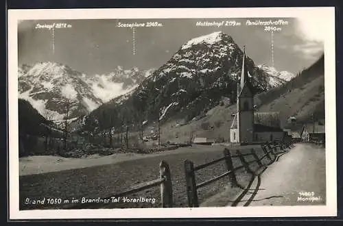 AK Brand im Brandner Tal, Strassenpartie mit Kirche, Blick auf Mottenkopf und Scesaplana