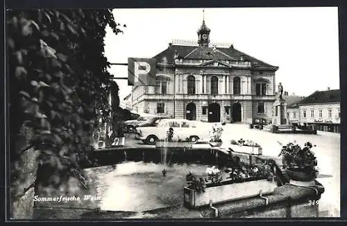 AK Weitra /N. Ö., Rathaus mit Denkmal und Brunnen