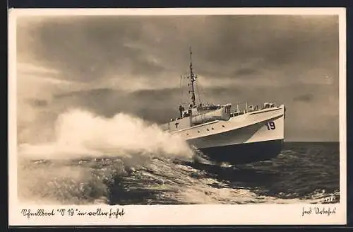 AK Schnellboot der Kriegsmarine S 19 in voller Fahrt