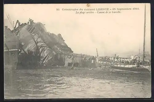 AK Catastrophe de cuirassé Liberte 1911, La plage arrière, canons de sa tourelle