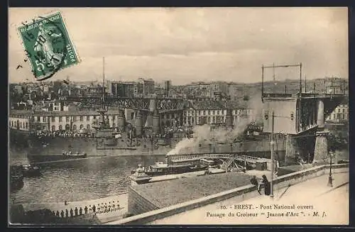 AK Brest, Pont National ouvert, Passage du Croiseur Jeanne d`Arc, Kriegsschiff