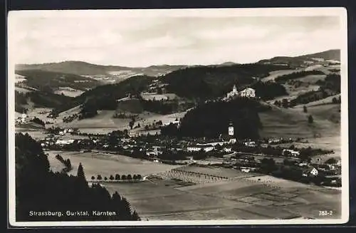 AK Strassburg /Gurktal, Gesamtansicht mit Umgebung aus der Vogelschau