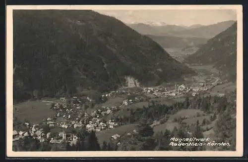 AK Radenthein /Kärnten, Ortsansicht mit Magnesitwerk aus der Vogelschau