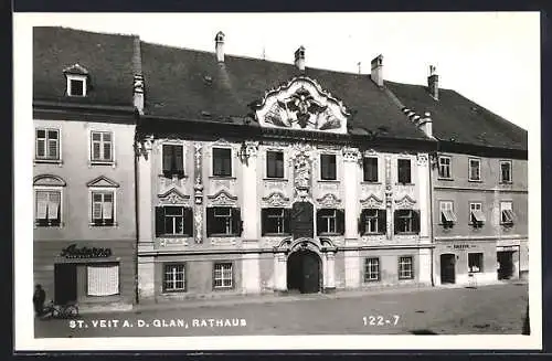 AK St. Veit /Glan, Strassenpartie mit Rathaus