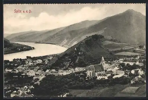 AK Spitz a. d. D., Ortsansicht aus der Vogelschau mit Bergkette und Kirche