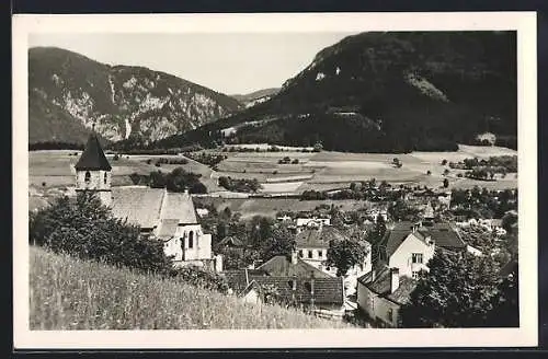 AK Payerbach a. d. Südbahn, Blick über den Ort auf Felder und Berge