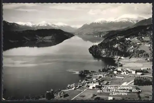 AK Döbriach am Millstättersee, Panorama mit Ort, See und Gebirge