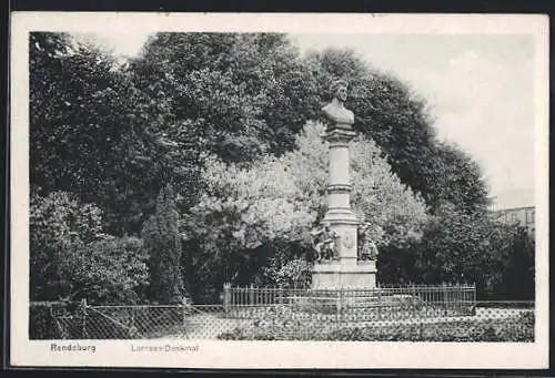 AK Rendsburg, Lornsen-Denkmal mit Bäumen