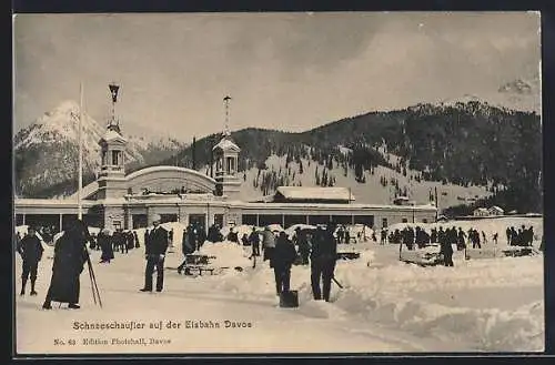 AK Davos, Schneeschaufler auf der Eisbahn