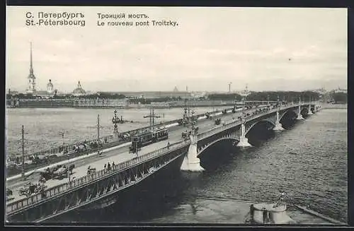 AK St. Petersburg, Le nouveau pont Troitzky, Brückenansicht mit Strassenbahn, Kutschen