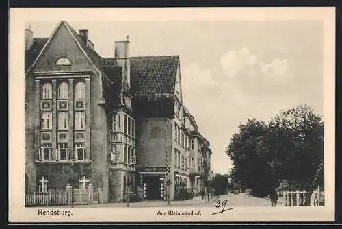 AK Rendsburg, Strassenpartie am Kleinbahnhof mit Restaurant Kaisercafe