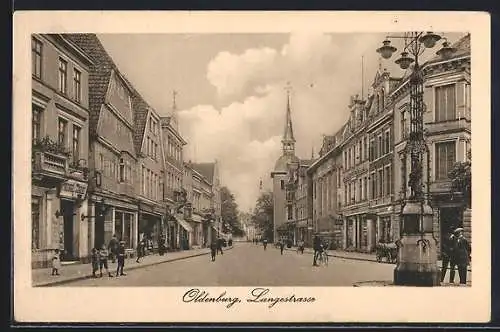 AK Oldenburg / O., Langestrasse mit Kirchturm