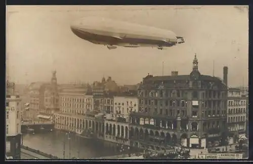 Foto-AK Hamburg, Zeppelin über der Stadt