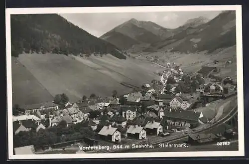 AK Vordernberg /Steiermark, Teilansicht mit Bergen