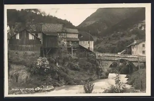 AK Pians in Tirol, Ortspartie mit Brücke