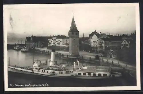 AK Lindau, Bodenseedampfer Bavaria an der Hafenpromenade