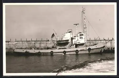 AK Seeschlepper der Bundesmarine Y 820 Sylt an der Mole