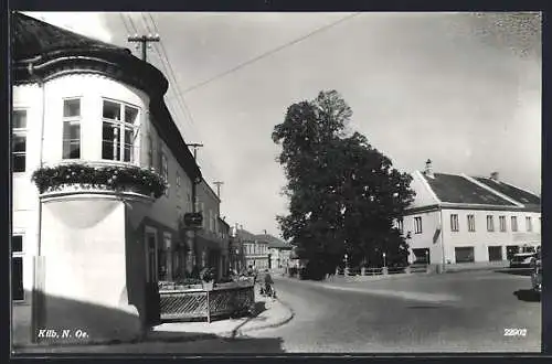 AK Kilb, Strassenpartie mit Gasthaus Heinrichsberger