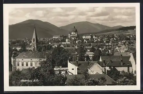 AK Berndorf /N.Ö., Teilansicht mit Blick auf Bergkette