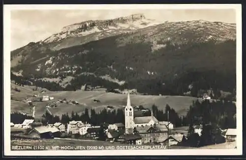 AK Riezlern, Ortsansicht mit Hoch-Ifen und Gottesackerplateau