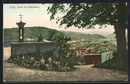 AK Graz, Schlossberg-Partie mit Wettersäule u. Stadtblick