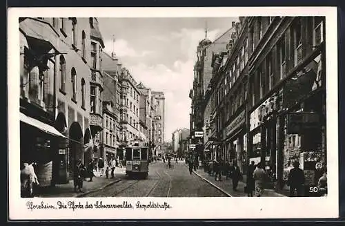 AK Pforzheim /Schwarzwald, Leopoldstrasse mit Strassenbahn