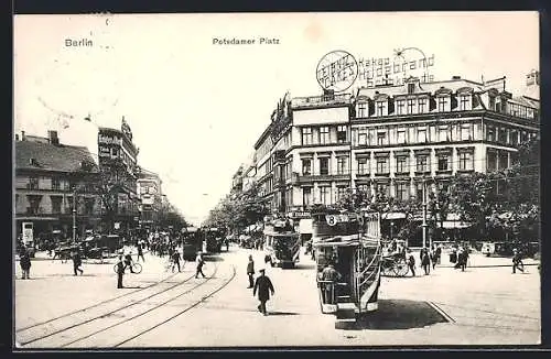 AK Berlin-Tiergarten, Potsdamer Platz mit Strassenbahnen, Bus Linie 8 mit offenem Oberdeck u. Schaffner