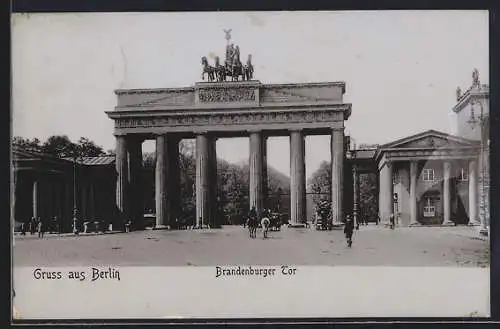 AK Berlin, Leute vor dem Brandenburger Tor