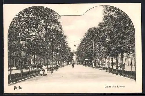 AK Berlin, Unter den Linden mit Passanten