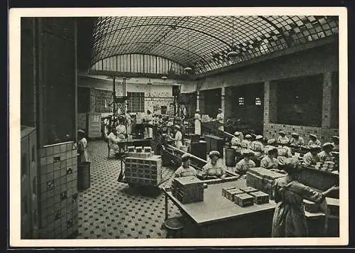 AK Hannover, Leibniz-Keks-Fabrik in der Podbielskistrasse, Fabrikarbeiter in der Musterbäckerei