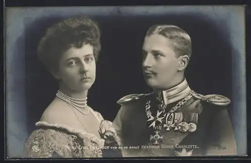 AK Prinz Eitel Friedrich von Preussen in Uniform mit seiner Gemahlin