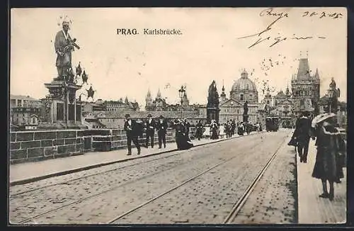 AK Prag / Praha, Belebte Szene auf der Karlsbrücke