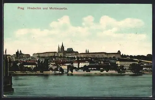 AK Prag / Praha, Hradschin, Ortsansicht von der Moldau aus