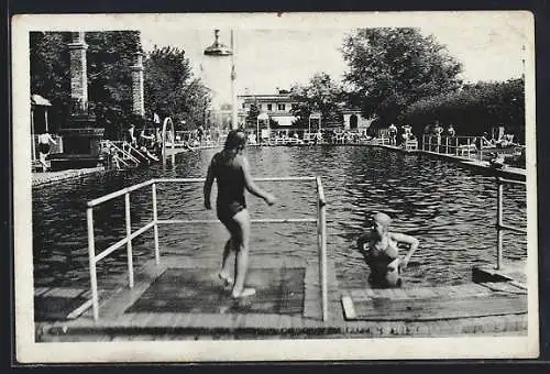 AK Prag / Praha, Klanowitz, Badegäste im Freibad