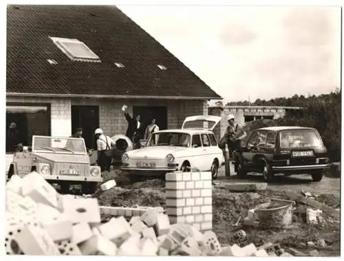 Fotografie Volkswagen, Auto Typ 181 Kübelwagen, VW 411 LE Variant & VW 1600 Kombi, Volkswagen Werkfoto