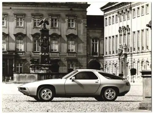 Fotografie Auto Porsche 928, Sportwagen 4,5L V8 Motor, Porsche Werkfoto