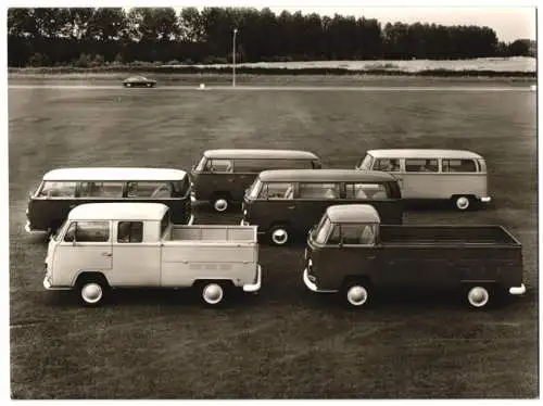 Fotografie Volkswagen VW Bulli T2 Familie, Auto VW Bulli Transporter, Fensterbus, Kastenwagen, Pritsche & Doppelkabine