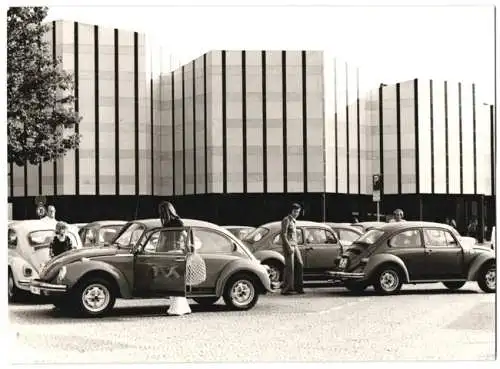 Fotografie Auto Volkswagen VW Käfer, Parkplatz voller VW Käfer