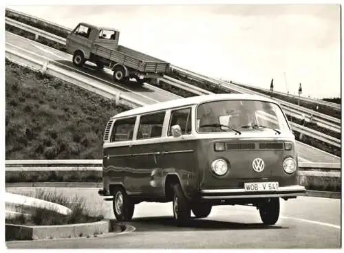 Fotografie Volkswagen, VW Bulli T2, VW-Bus & LT-Pritsche auf einer Teststrecke, Werkfoto